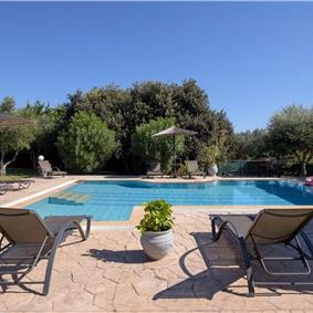 4 bedroom villa with pool, Chalikounas, sleeps 8